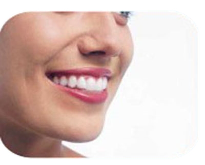 A woman wearing her Invisalign. The viewer cannot tell she is wearing an Invisalign. 
